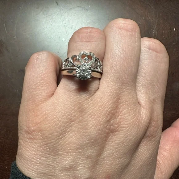 Timeless 10K white Gold Solitaire Ring - Picture 9 of 9